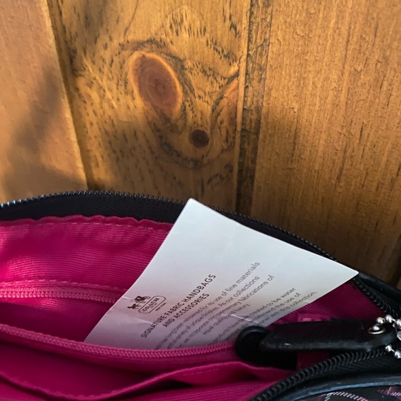 Small Coach crossbody - Picture 2 of 3